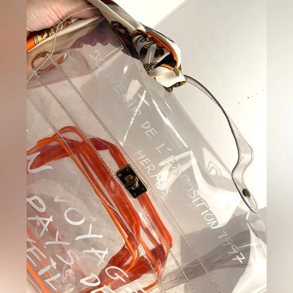 HERMES Vinyl Kelly Exhibition Tote Bag - Picture 7 of 13